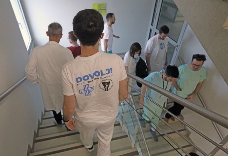 Glavna fotografija članka:Fides nas je strašil, da bodo zdravniki zbežali. Pa so res?