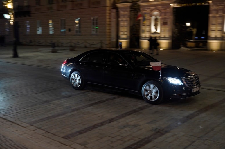 Glavna fotografija članka:(FOTO) Poljski predsednik Duda sprejel na zapor obsojena politika, nazadnje so ju v predsedniški palači aretirali