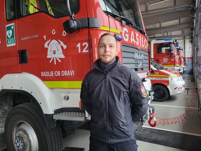"Oprema in ves gasilski dom v Radljah sta res na visokem nivoju," je zadovoljen novi zaposleni Žan Kotta Prasnic.