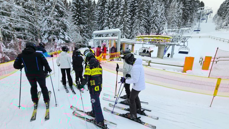 Kljub precejšnjemu številu smučarjev se prvi dan na novi štirisedežnici Ruška ni čakalo dlje kot nekaj minut.