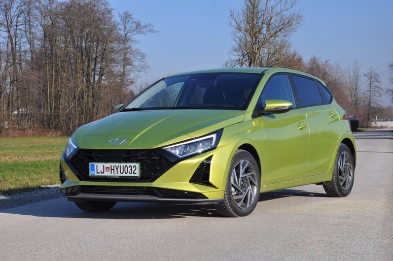 Model i20 ima nekaj oblikovnih osvežitev.