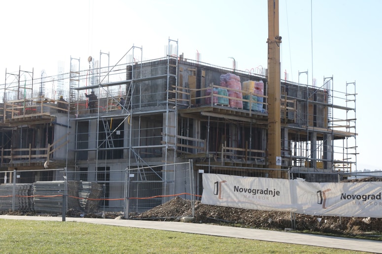 Gradnja na Studencih v Mariboru. 