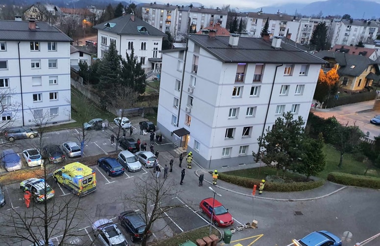 Eksplozija v stanovanjskem bloku v Kranju.