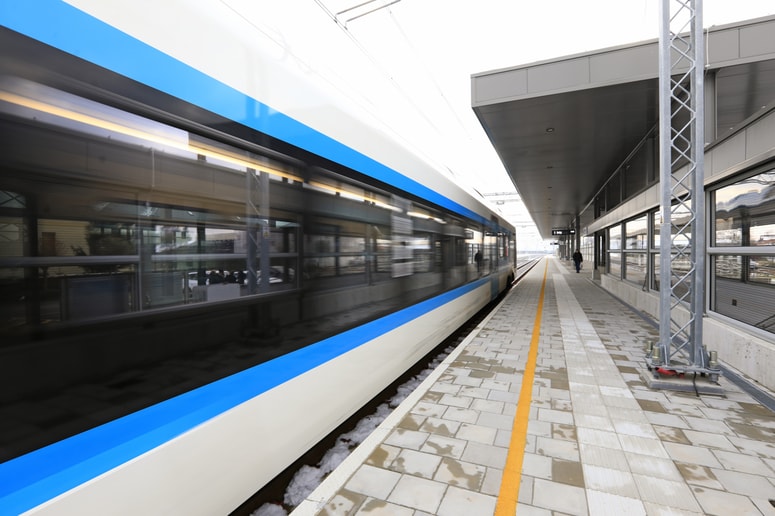 Po podatkih Evropske komisije bo proga med Dunajem in Ljubljano preko Maribora do leta 2040 omogočala hitrosti le do 160 kilometrov na uro. 