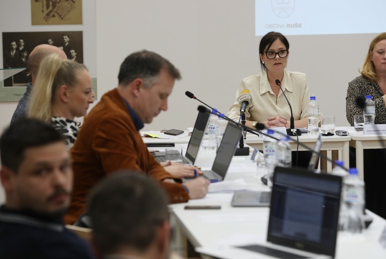 Županja Ruš Urška Repolusk se sprašuje, ali gre svetnikom res za razvoj občine. 