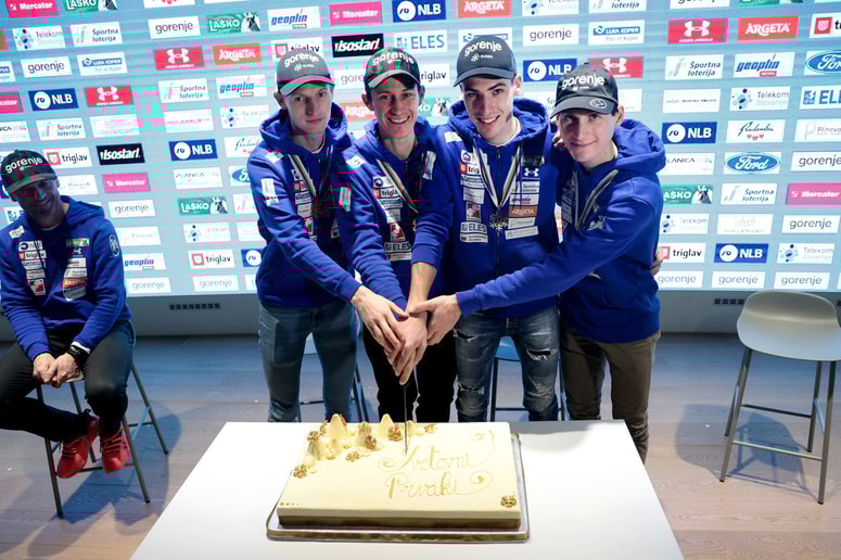 Po njej sicer le redko poseže, a za nagrado po uspešnem vikendu si je skupaj s tekmovalci privoščil torto. 