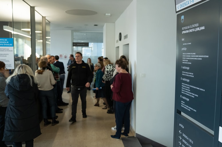 Glavna fotografija članka:Utopično ali vizonarsko? Bomo namesto obširne javne uprave imeli - upravomate?