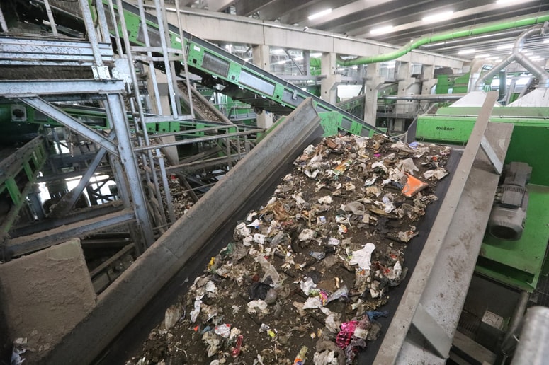 Mariborska občina želi sežigalnico zgraditi neposredno ob Snagini sortirnici odpadkov na Tržaški cesti. Snaga lahko sicer zagotovi le okrog 14 tisoč ton gorljivih odpadkov letno, preostanek do 31 tisoč ton bo zagotovila celotna vzhodna regija s Koroško in Prekmurjem. 