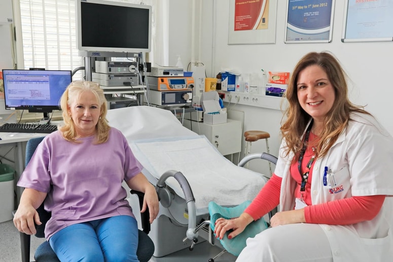 Pri tem pregledu ima pomembno vlogo medicinska sestra, poudari Branka Žegura Andrić (desno) z medicinsko sestro Lucijo Mule. 