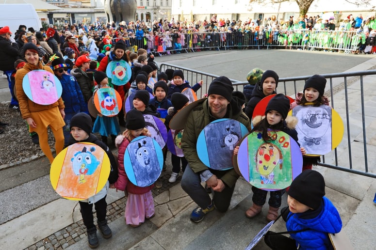 Zveza prijateljev mladine vabi na tradicionalno pustovanje na Trgu svobode v torek dopoldan in popoldan. 