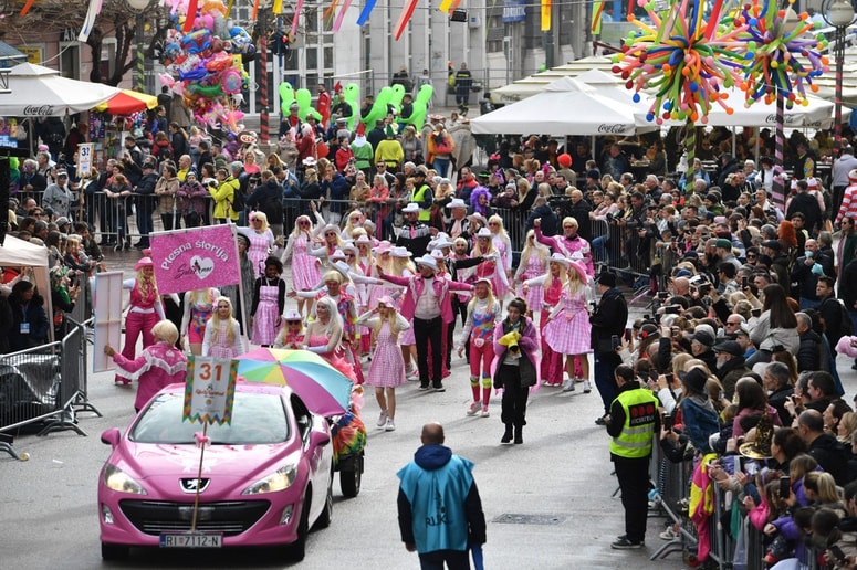 Ocenjujejo, da se je na reškem karnevalu letos zbralo okoli 100 skupin in skupno več kot 9000 udeležencev.