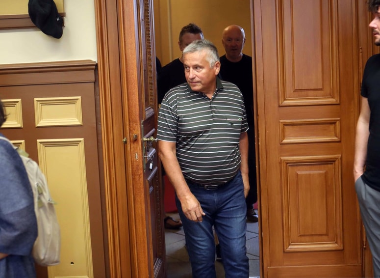 Tožilstvo Cirila Cerarja bremeni, da ni organiziral požarne straže. 