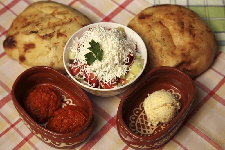 V kajmaku, proizvedenem v njegovi mlekarni, so odkrili bakterijo listerija, zaradi katere je umrlo pet ljudi.