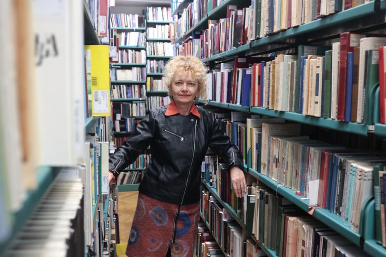 Alojzija Zupan Sosič, redna profesorica za slovensko književnost na Oddelku za slovenistiko Filozofske fakultete Univerze v Ljubljani: "Cankar je ženski pokazal, da ji ni treba samo stati pred štedilnikom, temveč je lahko tudi popotnica ali opravlja druge naloge."