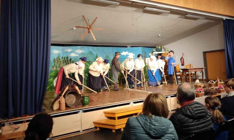 Utrinek iz etnološke predstave v spomin na Josipa Vošnjaka in Lovra Stepišnika 