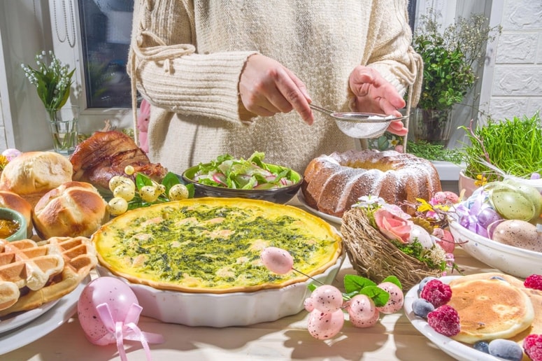 Glavna fotografija članka:Velikonočni zajtrk po svetu: V tej državi na maščobi, v kateri so pekli jajca, ocvrejo še pecivo
