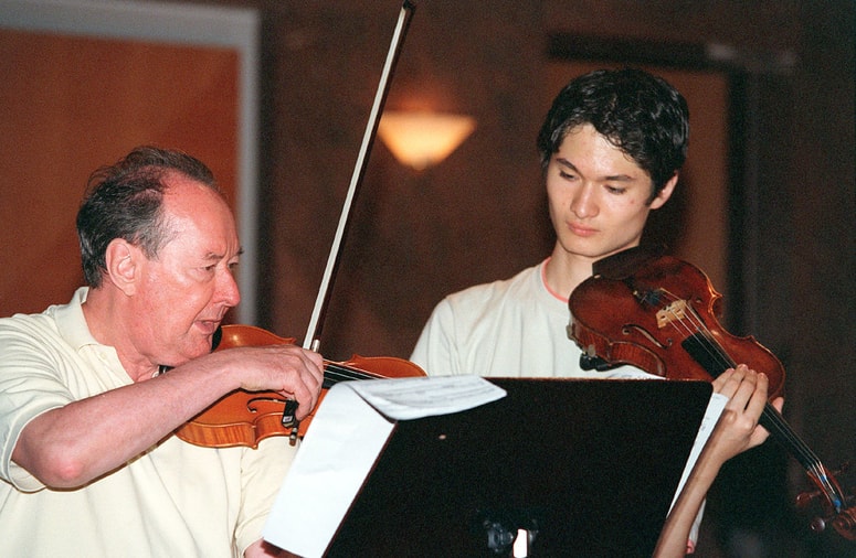 Poletna šola leta 2001 v Srednji glasbeni šoli v Velenju; na posnetku sta profesor Igor Ozim in študent Andreas Janke