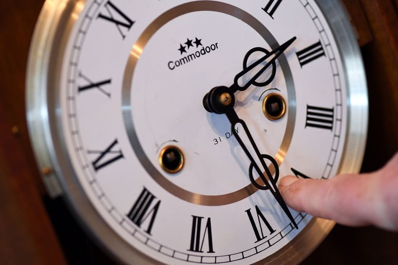 Ob 2. uri smo kazalce danes premaknili na 3. uro.