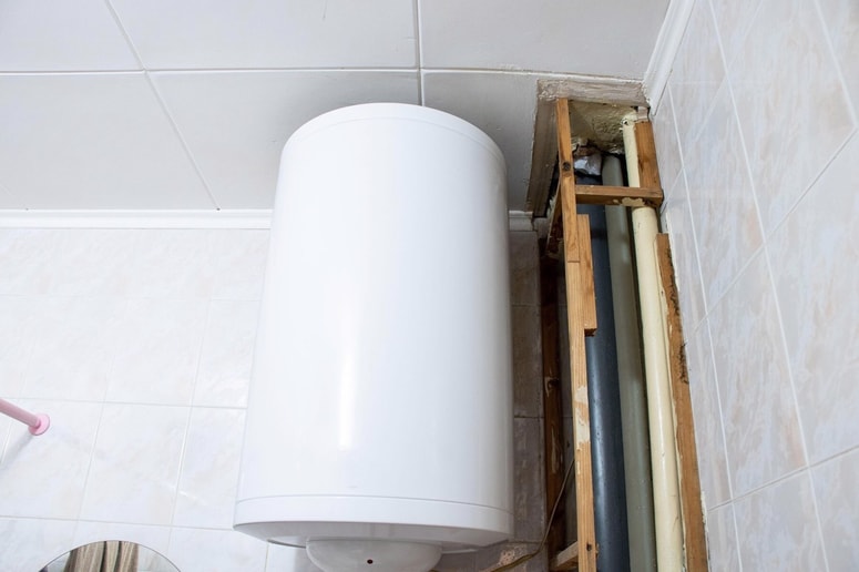 Pravilnik o učinkoviti rabi energije v stavbah, ki je bil sprejet v začetku maja 2022, določa, da uporaba generatorjev toplote, kot so bojlerji, od leta 2025 ne bo dovoljena.