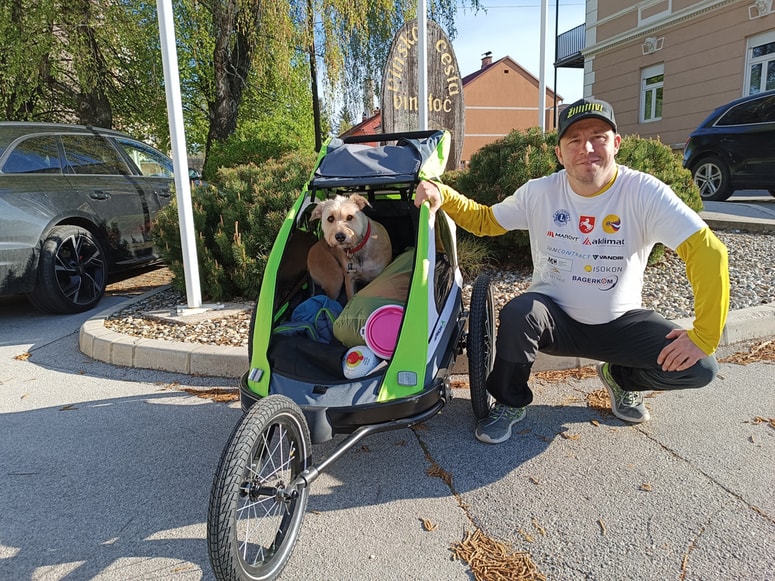 Oli in njegova zvesta spremljevalka na poti Carlitos