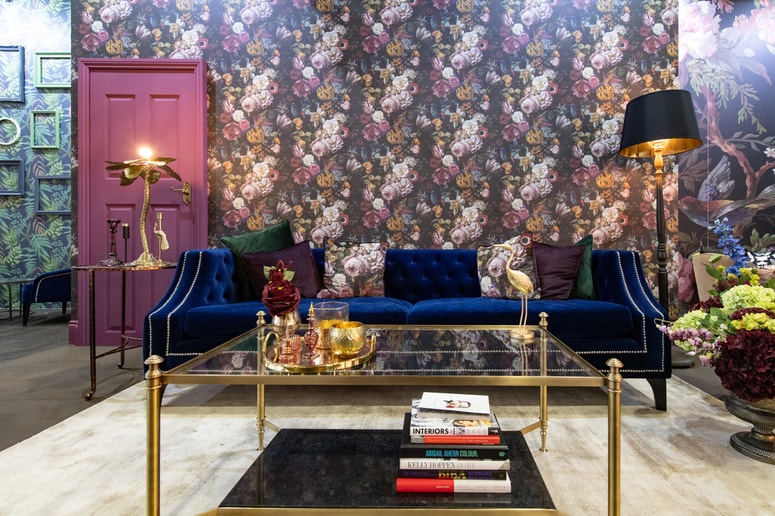 Tapete so še z nami.
