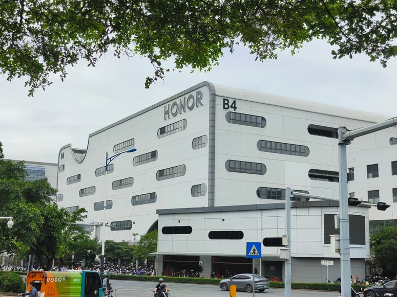 Honor tovarna pametnih mobilnikov v Šenženu na Kitajskem. 