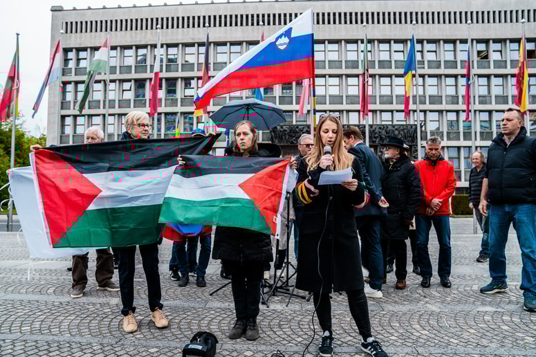 Glavna fotografija članka:Nevladne organizacije pozivajo k odpovedi odbojkarske tekme Slovenije in Izraela: Brez iger med genocidom!