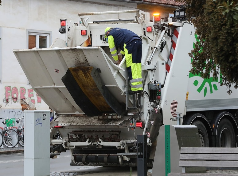 V sredo, 1. maja, ne bo rednega odvoza odpadkov, v četrtek, 2. maja, pa bo odvoz odpadkov izveden.