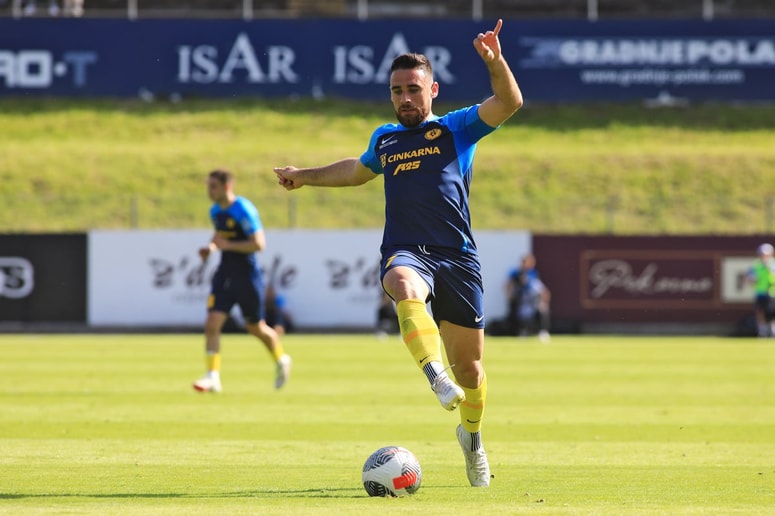 Nogometaš Aljoša Matko, ko je še igral za NK Celje. Zdaj igra za madžarski prvoligaški klub Újpest FC. 