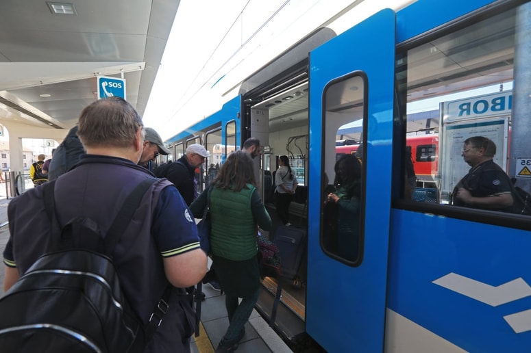 Glavna fotografija članka:Portal Moj vlak za izboljšanje informiranosti potnikov o dogodkih na progi in morebitnih spremembah voženj vlakov