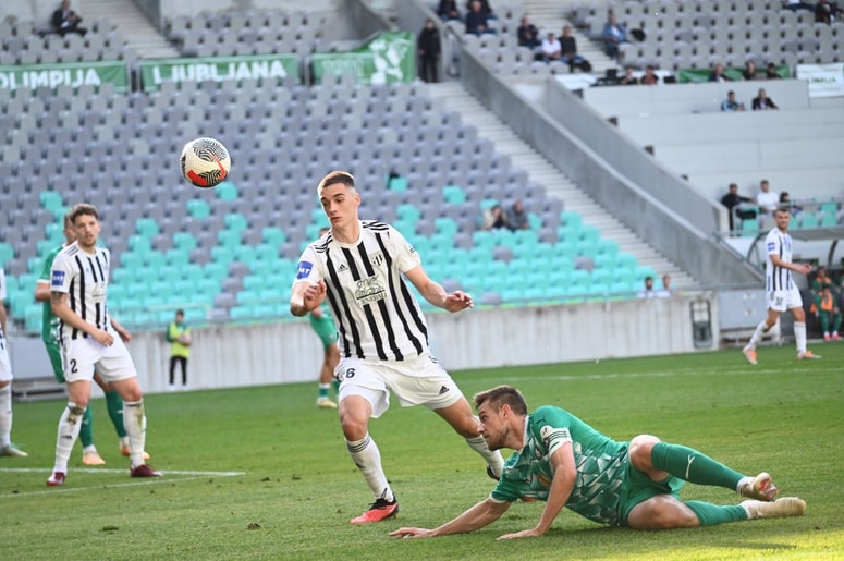 Olimpija kljub prevladi in igralcu več ni uspela premagati Mure. 