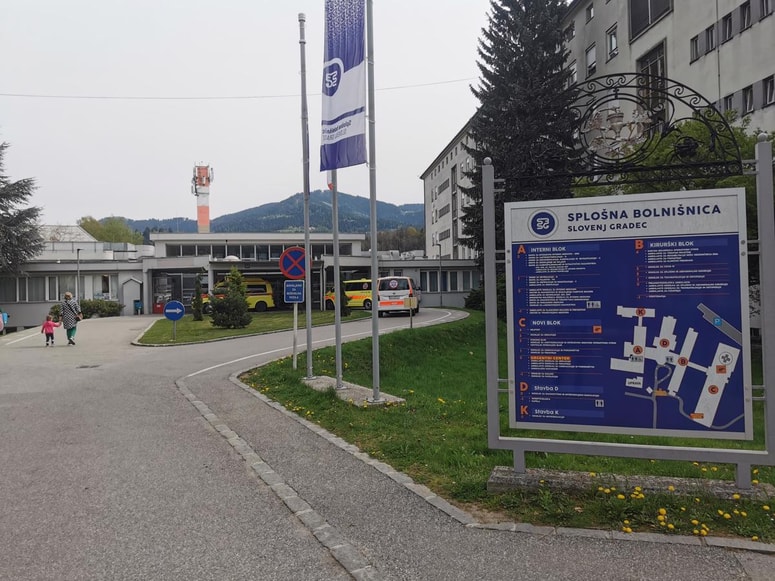 Oprema je stara in iztrošena, odtoki, cevi in talne obloge pa dotrajani.