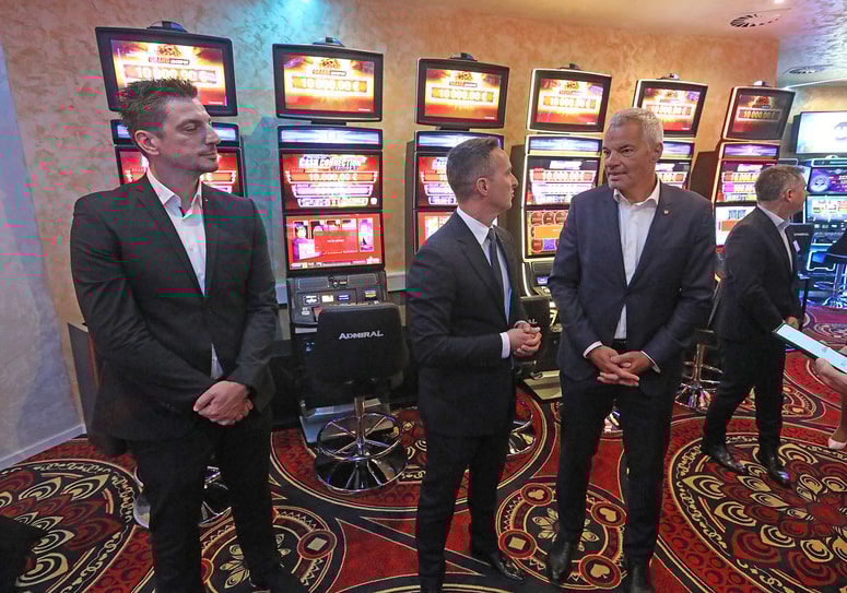 Prenovljeno igralnico na avtobusni postaji si je ogledal tudi župan Saša Arsenovič