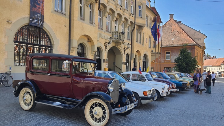 Na ogled so bila starodobna vozila Bolfenškega društva ljubiteljev stare tehnike Trnovska vas. 