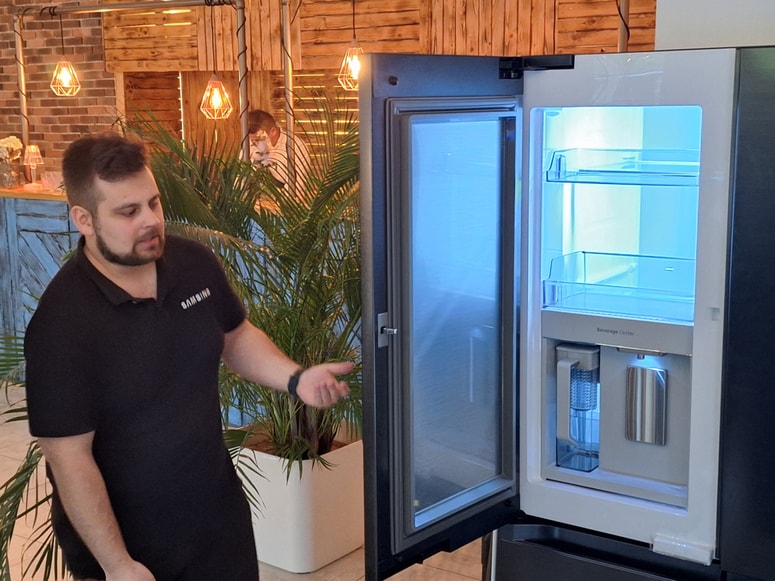 Samsung povezan hladilnik.