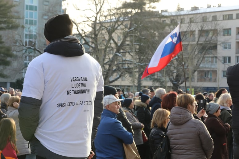 Ob treh mrtvih rudarjih so nekateri začeli razmišljati, zakaj rudarji vsak dan tvegajo svoje življenje.