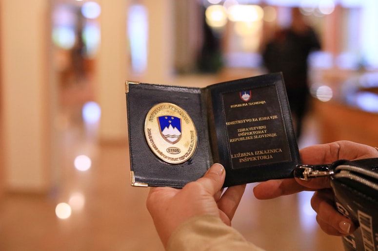 Zdravstveni inšpektorat opozarja, da gre v promociji prehranskega dopolnila za lažen intervju z infektologom Davidom Zupančičem. 