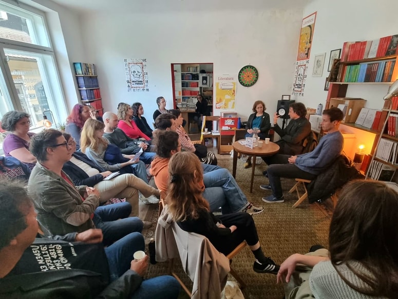 Prva srečanja bodo v aprilu v LUDi knjigarni na Trubarjevi 51 v Ljubljani. Utrinek je iz festivala Prepišno uredništvo.