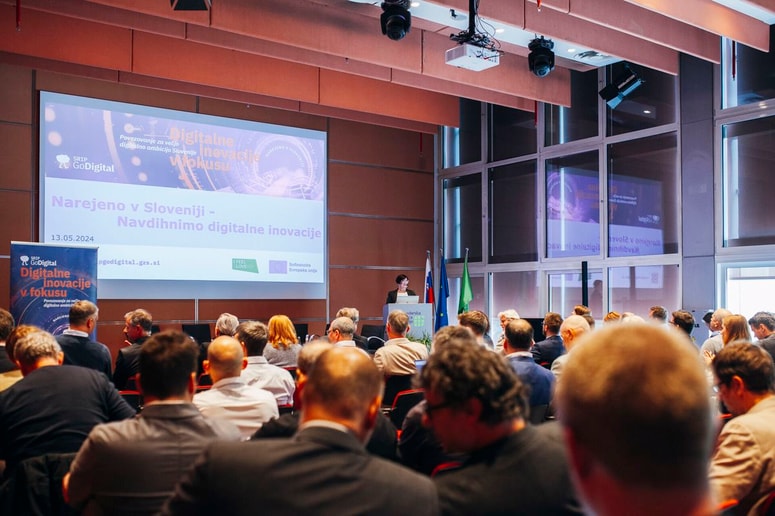 V prihodnjih treh letih se bo močno povečalo število stikov med stroji, v podjetjih bodo imeli več kot 50 odstotkov avtomatiziranih asistentov oziroma pametnih strojev, ki bodo imeli tudi možnost, da bodo lahko kupovali.