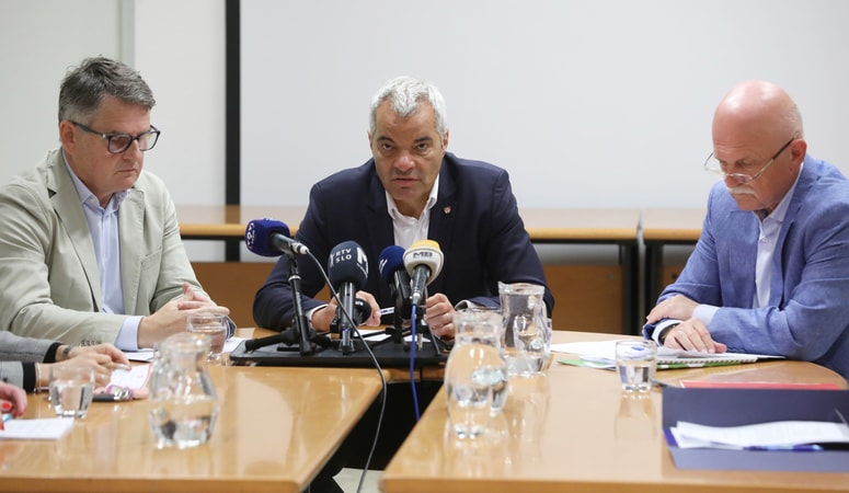 Pred četrtkovo sejo mestnega sveta so spregovorili Ranko Šmigoc, Saša Arsenovič in Franc Dover. 