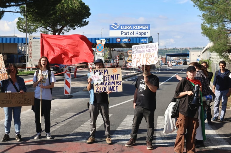 Okoli 50 protestnikov se je  zbralo v Kopru.