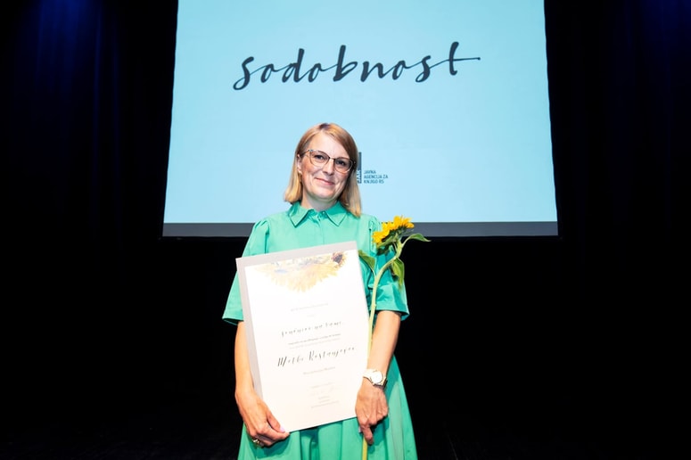 Metka Kostanjevec ob prejemu nagrade 