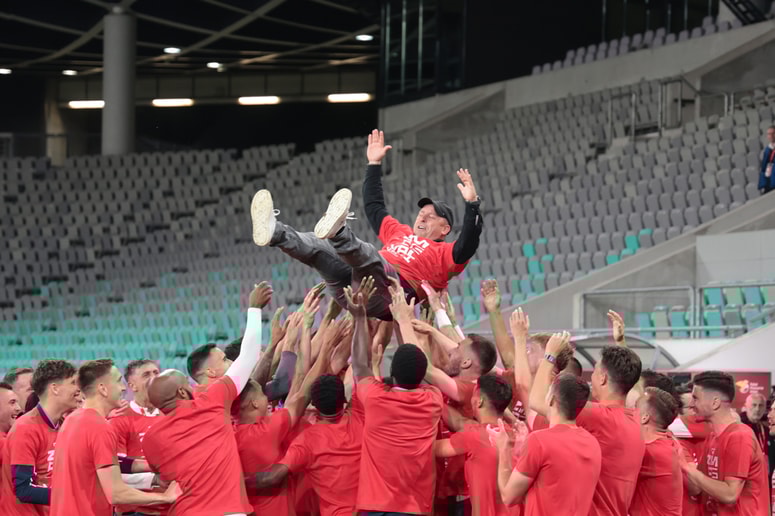 Oskar Drobne je Rogaško odpeljal do največjega uspeha v zgodovini kluba, pokalne krone leta 2024, na njeno klop pa se je vrnil po epizodi v Muri. 