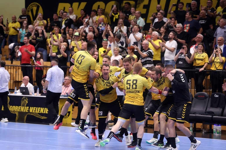 Glavna fotografija članka:Šport na TV