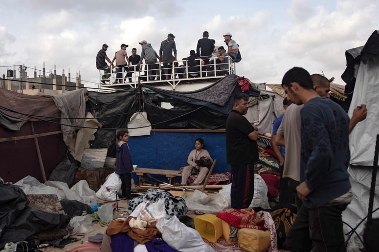 Ministrstvo za zdravje v Gazi je danes sporočilo, da je bilo v zadnjih 24 urah v palestinski enklavi skupno ubitih 46 ljudi, še 110 pa je ranjenih.