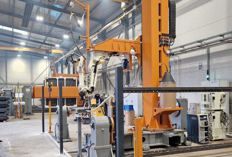 V podjetju Innoduler robotsko varijo male serije velikih zvarjencev. 