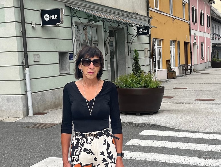 Dosedanji odškodinski zahtevek za povračilo odtujenega denarja je bil zavrnjen, čaka pa Darja Lesnik na rezultate mediacije.

