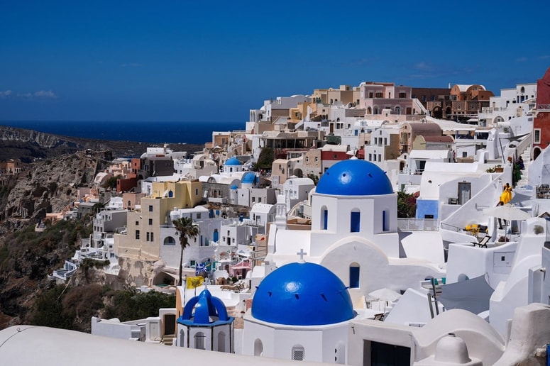 Glavna fotografija članka:Grški otok Santorini ima letos velike težave, razlog pa ...