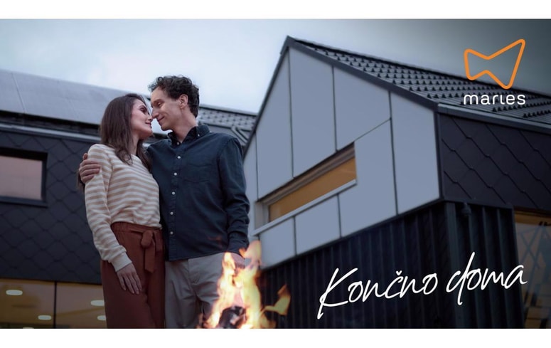 Glavna fotografija članka:Končno doma – dom je več kot štiri stene