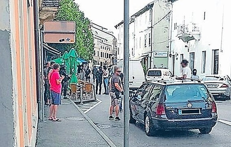 V začetku poletja 2016 so kriminalisti in policisti zaradi domnevne ugrabitve in izsiljevanja Izolana izvedli aretacije na izolski tržnici.